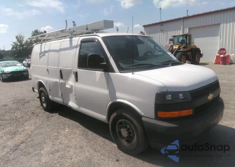 2019 Chevrolet Express 2500 Work Van z USA, uszkodzony, nr VIN 1GCWGAFPXK1240332